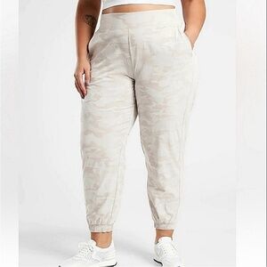 Athleta Brooklyn Textured Camo Jogger Pants Grey/Beige - Size 26